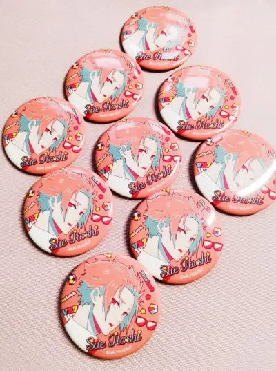 吧唧状态很好！没有任何瑕和锈迹。
发货也很快！包装也特别特别好，看着很舒适的排法，很安全。
图是到家后自己摆的小阵。
感谢出物——！！！