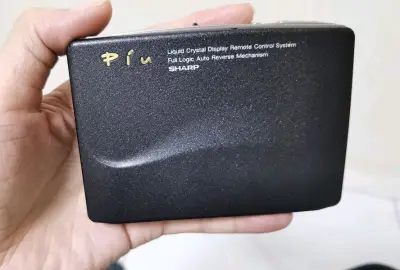 这次几个没有电池的随身听选择的发邮政EMS，真的是太快了，5天到家了！奈何很多都带电池不然发EMS回来真的爽！~东西都很漂亮，很喜欢！~