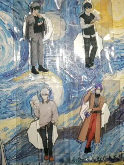 立牌没认真看描述买成迷你的了！真的好小只2333跟盒蛋放在一起显得特别符合迷你描述。这个千切超可爱，状态也很好！包裹打开泡泡膜非常有安全感！
用的竹蜻蜓，海外部分非常久但上了飞机后隔天就到了，国内超快，也可以原箱合单，满意！