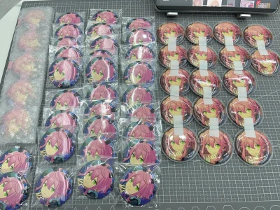 ems无税七天到达，合单速度也蛮快，好好好！箱子依旧很硬还塞了填充。这箱主要是一些复数，秒切真的太快乐了，期待后面的箱子！！