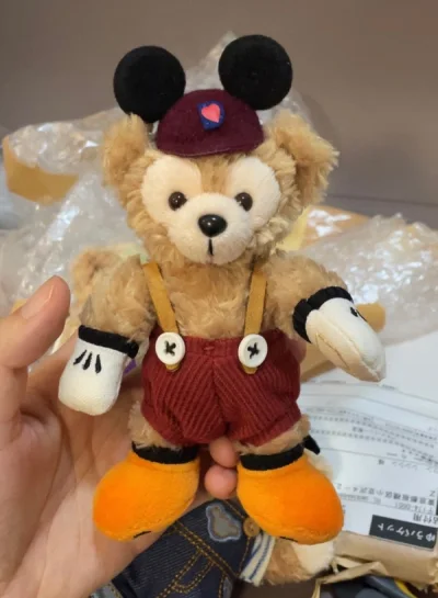 竹蜻蜓不知道多少单加一，一如既往的省心省事～这次又入了超爱的米奇达菲，这只成色很新很干净，意料之外还有牌～牛仔达菲也是我的爱，这只无牌但很新，毛毛蓬松毛茸茸，裸两只挂包最合适啦！