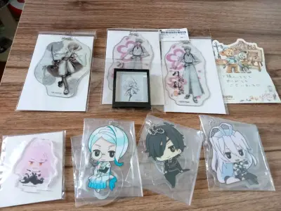 啊啊啊啊啊 真的都好萌萌哒啊啊啊啊啊啊啊（就是树脂制品的伤有点多（。））鹤真的太美了啊啊啊啊啊 千子姐姐。。。真的美。。。
（这个相框真的好小。。