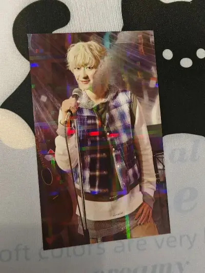 夸一下包装，合并发货的盒子滂大一个，保护装置满满，好评！每张卡都四角尖尖，感觉原卖家和挖煤姬的呵护～