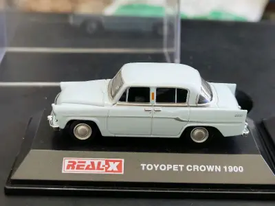 又一次成功海淘到了喜欢的小车，1/72比例的皇冠1900造型太经典了，金色和青色车漆也非常少见，爱不释手的小车。物流很快，包装给力，好评！*