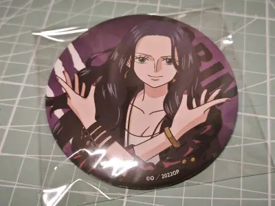 出物的yh小姐姐包装特别好！！！还塞了貌美特典，太开心惹！711的徽章感觉很少看到，但是这个red罗宾太好看了！