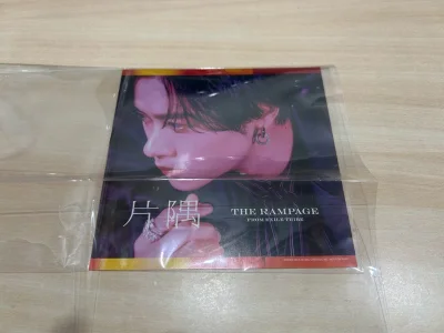 因为特别想要这张单封，所以第一时间去下单了，选择了想要的卖家，发货很快，入库也非常快，选择了商品确认服务，所以很安心。
从东京仓库打包发货也很迅速，EMS物流很流畅，即使是在高峰期也是4天就收到了。
因为东西小而轻，又易损，所以选择了商品加固，以及外箱覆膜服务，包装...