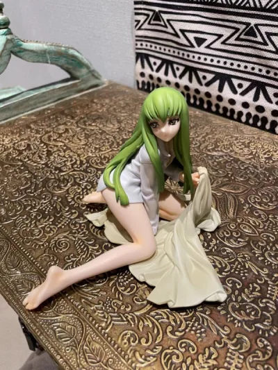 用竹蜻蜓运的一单手办 没有想到运回来盒子都八角尖尖 很大的一个盒子都裹了两层泡泡纸 挖煤姬的包装真的好 拆出来就地拍了几张 太貌美了