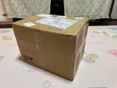 第一次挖煤姬购物，没有经验，超重了一丢丢走不了竹蜻蜓，只能发挖煤姬，APP上选择了邮寄方式就开始忐忑的等待。物流就流转的很快，可以看着宝贝一点点向自己靠近。收到了包裹四角尖尖，一层一层的填充物把宝贝保护的很好。最近汇率不错，淘一些中古玩具很超值。