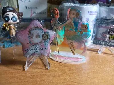 包装がしっかりしている，バッジとても美しい，基本無傷₍˄·͈༝·͈˄*₎◞物流を1か月待った甲斐があった