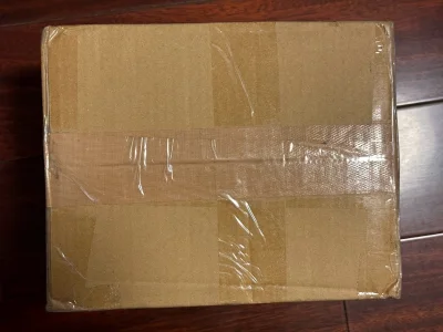 买了两个装卡带的小玩具，买来也不一定会用来装卡带了，纯粹是为了好看买的。包装的很好，外面是信封，里面是气泡垫，运输过程也很顺利