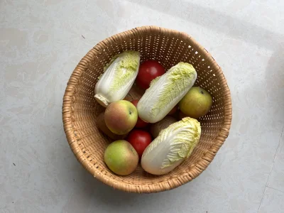 我早就见过老的，价格非常昂贵。这次见到了这两个有一点老的，价格又很美丽，就尝试性地买下了。到手之后，发现它们超出寻常的美丽，想继续使用它，并且把包浆给用出来。