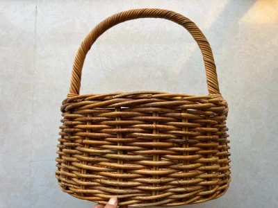 这个篮子在照片上是挺丑的，但是我预判他是好的，到时候发现果然是如此，他已经有这种材料应有的包浆了，这也是我越学越聪明的一个实际例子。