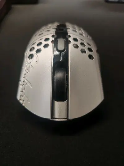 唯一购买到的一次有瑕疵的。
功能正常，调整一下还不错。
莫名其妙的交了一百多的税。比之前的几次翻了一倍。
EMS这一次是能有多慢就多慢，等了一个月才到手。