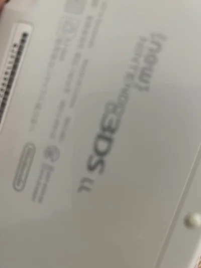 最近非常喜欢new3dsll也就是新大三，尤其是白色，真的是很完美的配色，刚好发现这台机器，立马拍了下来，到手看了看成色挺不错的，好评