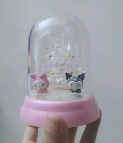 蹲了很久的库洛米美乐蒂圣诞树摆件，可惜没有盒子，但能遇到就不错了，意料之外的是外壳能打开。希望能再蹲到带外盒的圣诞树摆件！?