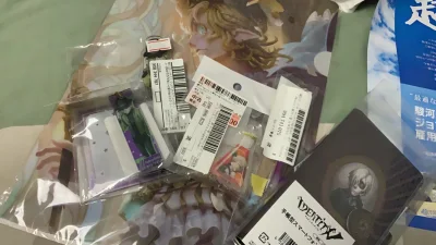 第一次用很速度～合单等了几天，用的竹蜻蜓，很快。价格比国内美丽很多，，还有一箱在飞，有一点伤无伤大雅，很愉快的购物体验——！