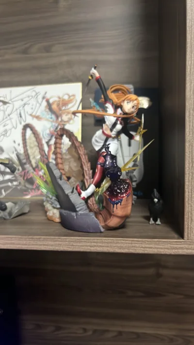 这是挖煤姬海淘第6次的手办了，人气角色亚丝娜。剧场版的情景手办。特别的好看。侧腰部分是点睛之笔。挖煤姬海淘的客服服务态度特别好，东西送来时候完好如初。物流箱和服务点个赞。