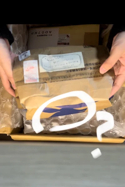 又收到一箱啦~熟悉的大箱子在快递站很好认出来hhh，竹蜻蜓半个月左右也很快！感觉挖煤姬自己切点谷子用竹蜻蜓比dg便宜划算很多！（（（里面包装袋惊现瑞幸袋子（。魔幻经历感觉在煤炉买到国人姐妹出的谷然后又寄回国了