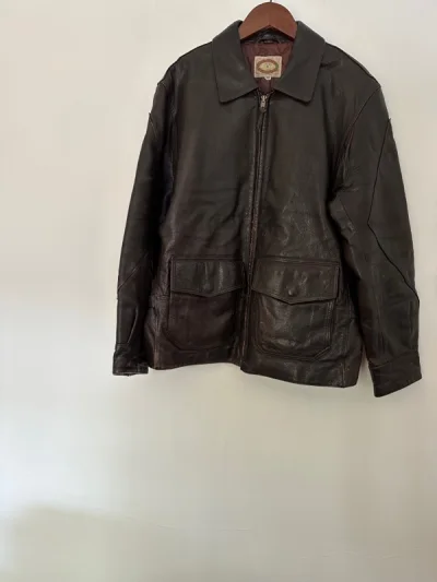 nice～?衣服拿到手十分有质感，没想到居然时隔这么久的衣服还能保存的这么新，另外也能看出卖家是一个十分爱护衣服的人，这次的交易十分的满意，以后还会继续回购