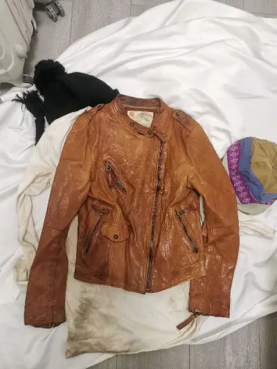 这单走的是海运，从合单（时间好长。。）到拿到手大概40天吧，等的还蛮久的。而且这个8kg的箱子直接借快递站的小推车推回去了，自己完全抱不动哈哈。每次把税交得满满的，只求个安心。这次货收到了，太赞了，成色都很不错，有惊喜，感谢挖煤姬，会继续使用的