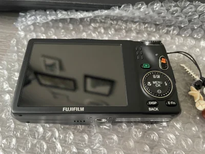 买到了一个成色非常新的机器，并且价格不是很贵，对于我来说很合适日常生活拍摄，我会小心地保护它。谢谢卖家。