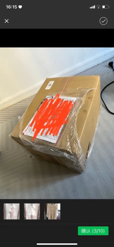 又买了lizlisa，一件大衣和一件毛衣以为走ems会很贵，但是正好攒了很久积分再加上芝麻go活动的优惠券算下来优惠了很多！没到一周就收到了，包装还是四角尖尖，切到喜欢的款真的好开心