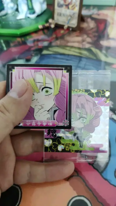 这次是收集了很多鬼面之刃539中恋柱甘露寺蜜璃的卡片。可以拍很多照片给大家看看，甘露寺蜜璃真的太可爱了