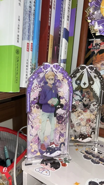 非常开心哎，收到了第一箱漂洋过海的谷子，之前一直看大家的切煤开箱，信封包装真的好有趣，不过很遗憾我没有收到一个完整的信封?，都被划的破破的，但顺利的到手上已经很棒啦，真的很喜欢