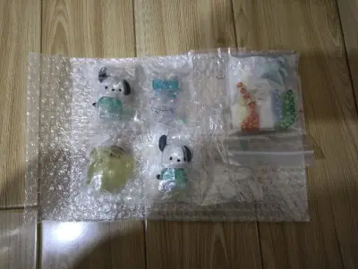 这次使用的竹蜻蜓快递，速度还不错，大概半个月的时间能到。小帕真的超级可爱，都是好看又实用的谷子。东西少还是非常推荐使用竹蜻蜓，便宜又快，会继续使用的！