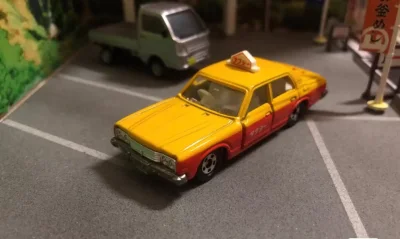 这台多美卡的丰田皇冠出租车，是在雅虎拍卖上淘到的，漆面没有任何问题日本卖家也非常贴心加了好多泡沫纸，价格也十分实惠。到达国内后配送的也十分的迅速，整体体验非常满意?