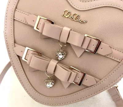 挖煤姬新的一箱到啦，这一箱超级满意，都是自己喜欢的物品，好几单都有樱花妹写的购物愉快小纸条，收到真的超开心，包装还是一如既往的好，ems也很给力，五天到手，购物体验满分，期待下一次开箱！