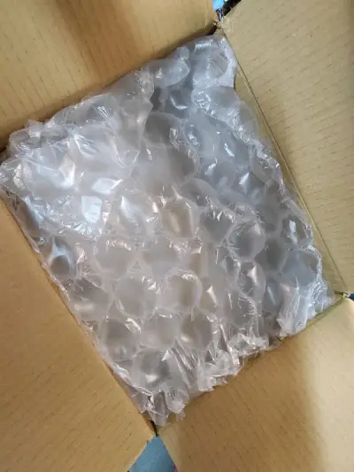 非常美丽的明信片！非常丝滑的物流体验！樱花妹的包装一如既往地令人安心，箱子内部有泡泡纸加固，感谢挖煤姬赞美挖煤姬??