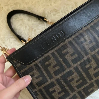 这一次收到的包包太满意了，每一个都很好看也很喜欢!成色非常好而且价格也很便宜!太棒啦!还有许多包包在途，希望也跟这次一样让人满意!物流快而且包装非常好，很喜欢