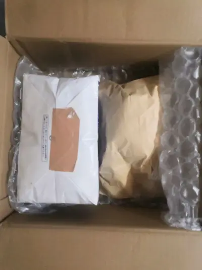 收到太久了有点忘了，反正包装每次都很靠谱
这只皮真的好可爱好可爱，打开一瞬间怜爱了，差点尖叫出声，手感很好很软
，牌牌也超级可爱
谢米doll还行，脸有点皱但还好（能不能给我个脸上没有一点皱纹的谢米doll）