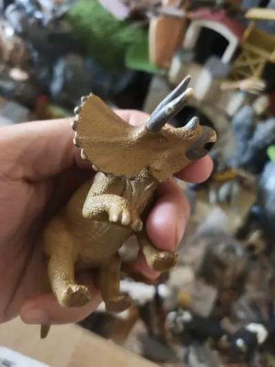 第八白多单购物体验 登记在册 非常满意的一单购物 主要价格很低了 这里有一个我喜欢的牌子恐龙 这个恐龙在国内很稀有 很感谢卖家的出物 希望会有更多的好东西上新 会持续关注 谢谢