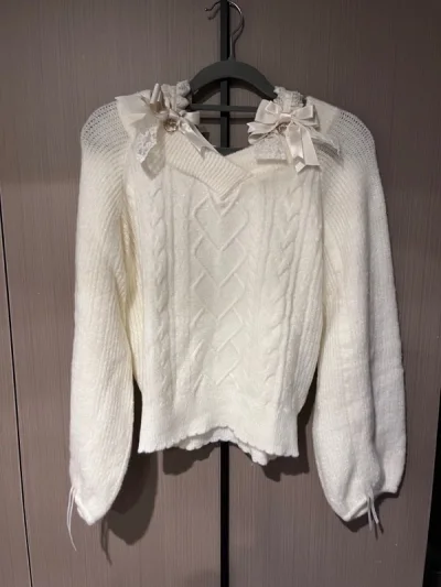 收到太久了有点忘了，反正包装每次都很靠谱 收的衣服真的好可爱好可爱，打开一瞬间怜爱了，差点尖叫出声，手感很好很软，味道也香香的 下次还会回购