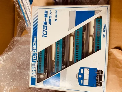 这次这个包裹来的有点慢，可能是因为年末。挖煤姬打包得很好，东西无缺损，很开心，已经迫不及待的想要把玩一下车子了，坐等后面的包裹