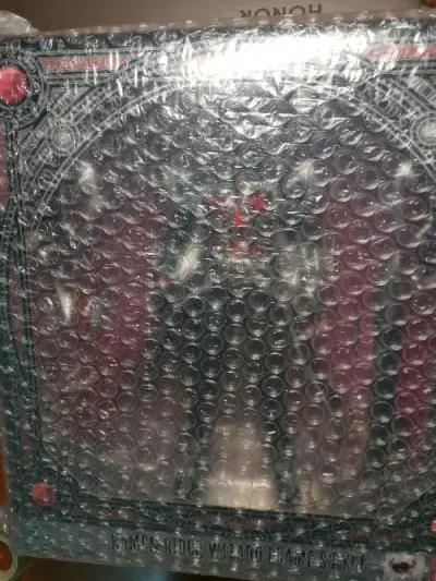 这次从骏河屋购入的是sic假面骑士法爷火焰模式，用竹蜻蜓运输，运输箱无损，里面塞满了泡泡纸，打包很好，很满意，法爷的sic风格我很喜欢，宝石的主题很明显就能体现出来，满意的一次海淘