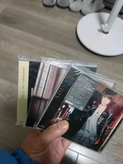 在软件上买了多次喜欢的歌手的碟，有的时候也能淘到便宜的，嘻嘻，竹蜻蜓除了时间长一点，其余没有毛病，包装一如既往的好