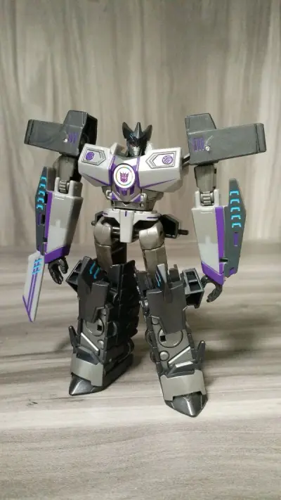 变形金刚领袖的挑战tav37震天尊日版的做工比美版好价格比国内便宜还是加上运费的竹蜻蜓价格便宜经济实惠