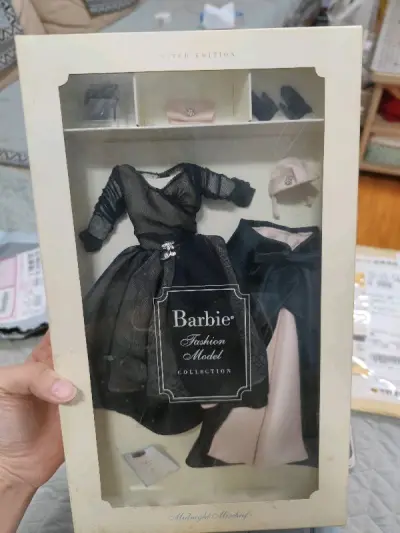 ems虽然贵点但是真的快!感谢包装的这么好，箱子很厚，泡沫也放的恰到好处。在煤炉和日拍淘到了心仪的娃娃，超级开心。还会继续日淘。