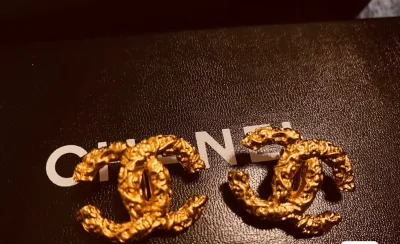 这是一款非常经典的熔岩耳夹 质感非常好 1993年的vintage 熔岩是中古届里的王者 这是大号的尺寸 很有存在感 