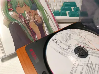 包装的特别特别好，寄过来的商品没有损伤，特别特别开心，已经是第二次在挖煤姬购物了，体验感特别好，还有就是最喜欢みきとp了！！！专辑真的很美。。。。真的很幸福❤️❤️❤️