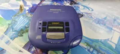 第N次在挖煤姬海淘，这次在煤炉入手了一台1997年产的蓝色松下s400CD随身听。不得不说确实比国内而言价格便宜。
发货走的可追踪小航空，速度很快，价格合理。收到包裹后给我的第一印象是挖煤姬的打包真的很严实，拆封查看情况，机子本身功能正常，没有翻车！放入碟子听音质也...