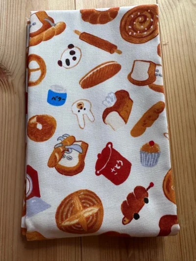 第好多次下单买了很喜欢 面包小偷的布料 好可爱 推荐了好多朋友来买 还下单了好多面包小偷的周边 很喜欢 最近还下单了 东京迪士尼的被套期待 到货 还有我爱的帽子 喜欢用竹蜻蜓物流 包税的很放心