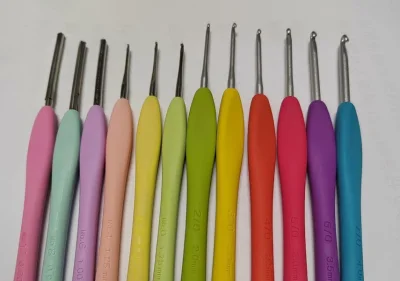 暧昧系列钩针比某宝某东之类的便宜，这个毛线再生锅简直是神器，超级好用的。而且这个毛线再生锅小小的收纳起来也很方便