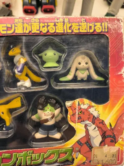 今天收到数码宝贝驯兽师之王的扭蛋，扭蛋小巧传神，很精致，御三家的进化链整整齐齐（一家人就是要整整齐齐），收藏之路总是能碰到惊喜，很棒的购买体验。