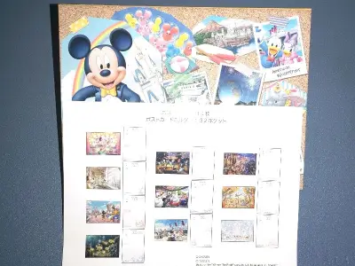        这9份明信片都是在“骏河屋”购买的：两份度假村的套装；2017年和2019年的贺年卡；2022年复活节和万圣节（夜光版）套装等等。
       这些已绝版的明信片能以较低的价格和手续费入手，很是难得！活板印刷的明信片触摸上去凹凸感有致；铜版纸印刷的配...