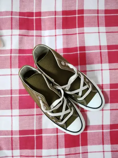 随着这几年机能风和户外风的来袭，军事风穿搭渐渐淡出了潮人视野。不过这双2017年秋冬的军绿色ADD一直还是我的心头好，这次有机会好价儿入手实在难得。