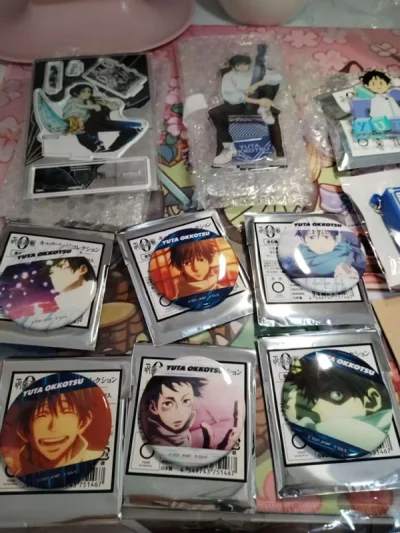 又一次切煤！这次切的又是乙骨忧太的谷子，好价吃了好多，爱的个人池也拿到了非常开心。这次走的是竹蜻蜓，物流速度还可以10天左右就拿到了！一如既往的泡沫纸给了很多非常有安全感，盒子也是比较结实的那种！在挖煤姬下单切的速度很快，下次还会再来！